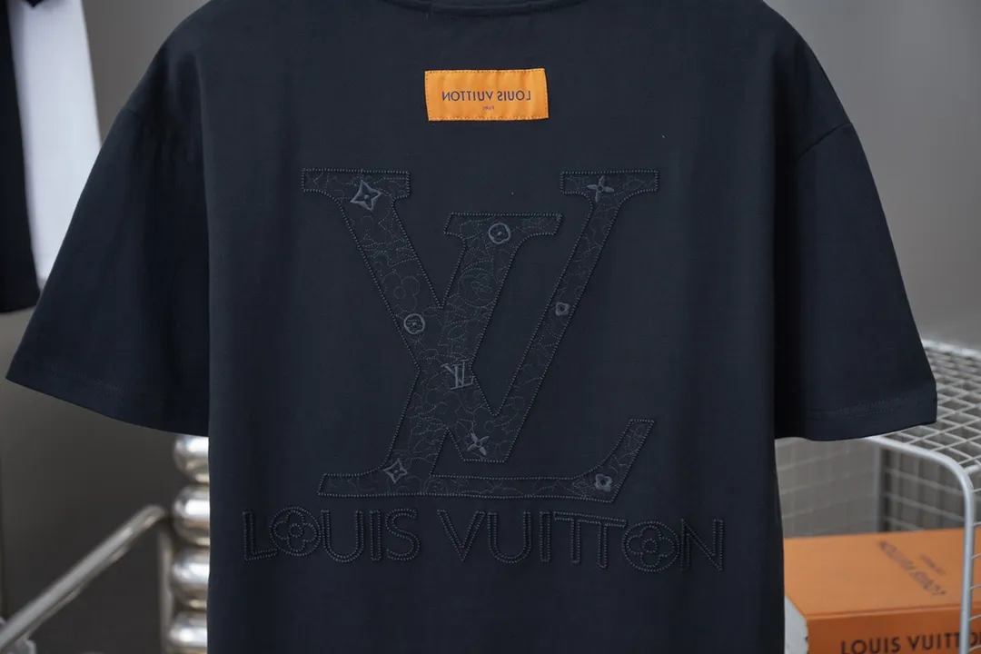 🅿️190 1V 25SS early spring new style Toothbrush embroidered logo short sleeves Light luxury essential item for daily commuting for men and women Correct version Welcome to compare Detailed features · 320g 100% pure cotton double yarn jersey fabric · Custom dyed in the same vat, special thickened 32 pieces double-strand 1X1 thread · Imported Tajima machine machine embroidery, toothbrush embroidered logo embroidery pattern + three-dimensional burnt flowers · Double-needle sewing and cross-seam technology · Original main mark, washed tag, brand moisture-proof paper packaging Color: black/white/pink Size: S/M/L/XLI